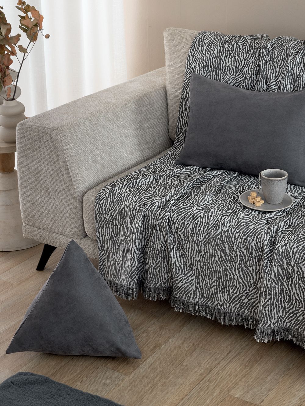 Decorative Pillow / AS104 / 43x43x43cm